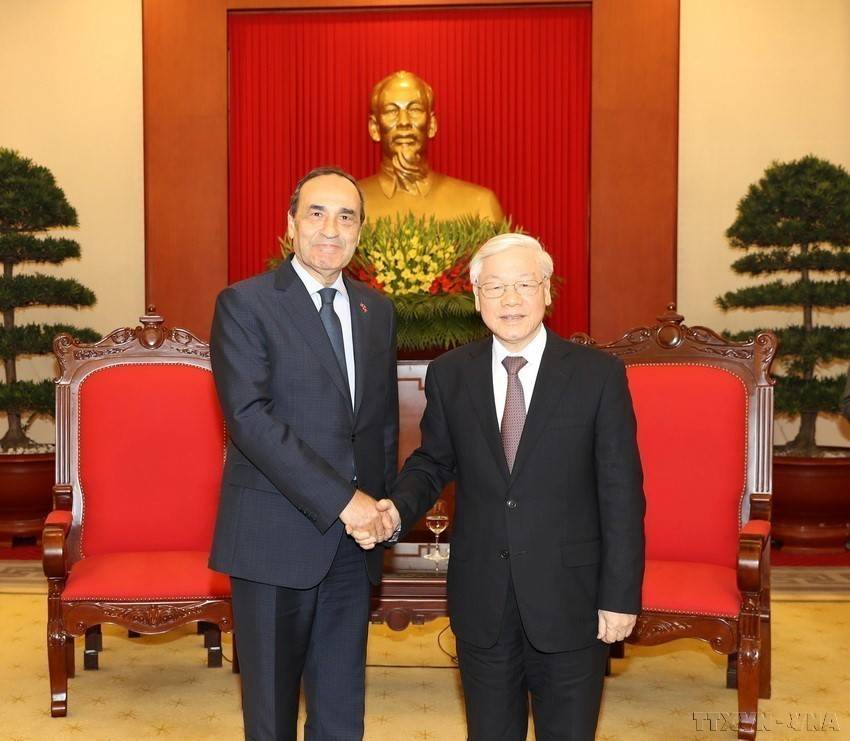 El secretario general del Partido Comunista de Vietnam, Nguyen Phu Trong, recibió al presidente de la Cámara de Representantes de Marruecos, Habib El Malki, durante su visita oficial a Vietnam (Hanoi, 19 de diciembre de 2017). Foto: VNA