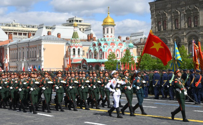 La delegación de Vietnam desfila en el evento. (Foto: Ria Novosti) viet-nam-dieu-binh-nga.jpg