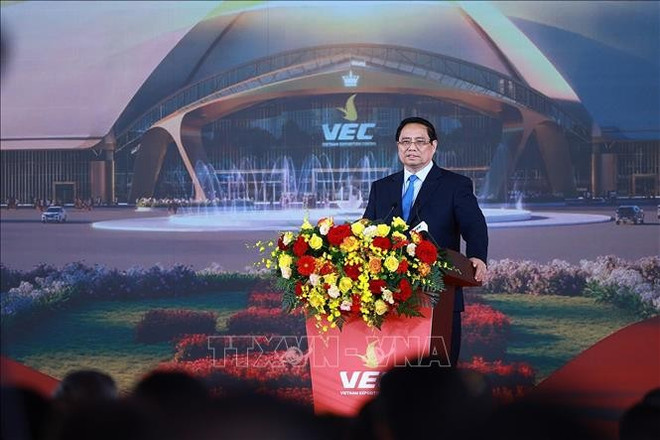 El primer ministro Pham Minh Chinh habla en la ceremonia de inicio e inauguración de 250 proyectos y obras en 34 provincias y ciudades de todo el país. Foto: Duong Giang/VNA cong-trinh1-19825.jpg
