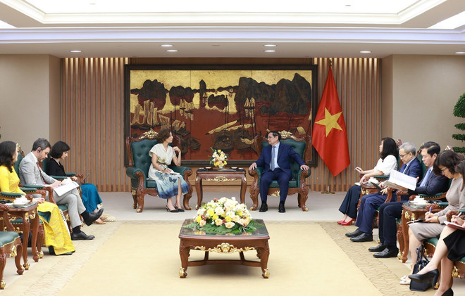 El primer ministro de Vietnam, Pham Minh Chinh, recibe a la directora general de la UNESCO, Audrey Azoulay. (Foto: VNA) vna-potal-thu-tuong-pham-minh-chinh-tiep-tong-giam-doc-unesco-8119661.jpg