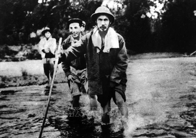 El Presidente Ho Chi Minh en el camino para la Campaña Fronteriza de 1950 1000000455.jpg