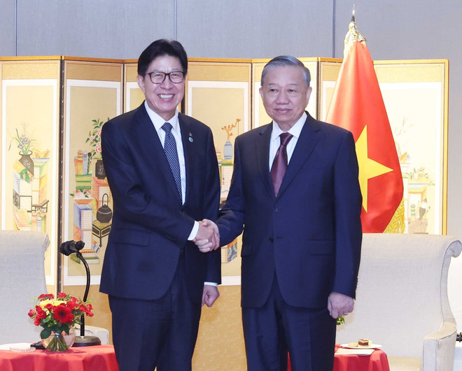 El secretario general del Partido Comunista de Vietnam, To Lam, y el alcalde de Busan, Park Heong-joon. Foto: Thong Nhat – VNA vna-potal-tong-bi-thu-to-lam-tiep-thi-truong-thanh-pho-busan-8207282.jpg