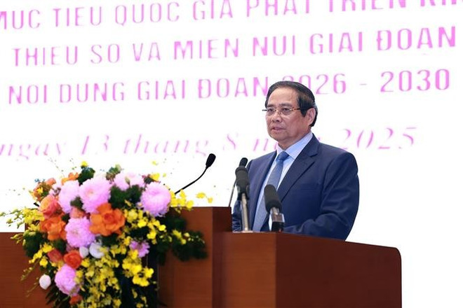 El primer ministro Pham Minh Chinh interviene en la conferencia. Foto: Duong Giang-VNA vna-potal-thu-tuong-du-tong-ket-chuong-trinh-muc-tieu-quoc-gia-phat-trien-kinh-te-xa-hoi-vung-dong-bao-dan-toc-thieu-so-8207248.jpg