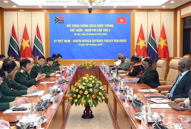 En el Díalogo de Políticas de Defensa Vietnam-Sudáfrica. (Foto: VNA) vna-potal-doi-thoai-chinh-sach-quoc-phong-viet-nam-nam-phi-lan-thu-3-7872388.jpg