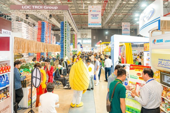 Empresas vietnamitas participan en ferias comerciales internacionales, ampliando sus mercados de exportación. (Foto: PV/Vietnam+) 483556141-1031296085696351-9063425678727987350-n.jpg