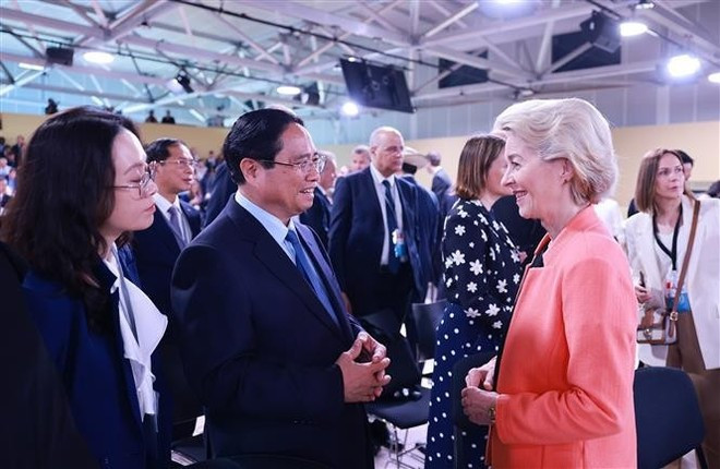 El primer ministro de Vietnam, Pham Minh Chinh, y la presidenta de la Comisión Europea (CE), Ursula von der Leyen. (Foto: VNA( ec.jpg