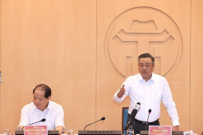 El presidente del Comité Popular de Hanoi, Tran Sy Thanh, habla en la reunión. (Foto: VNA) 1sythanh.jpg