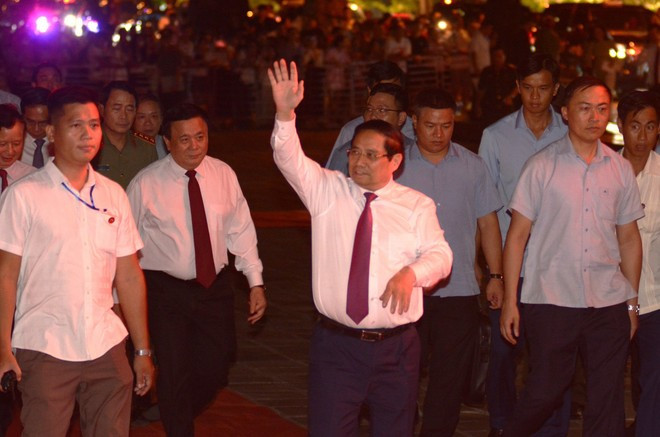 El primer ministro Pham Minh Chinh se une al programa desde la ciudad de Hue. Foto: VNA vna-potal-chuong-trinh-cau-truyen-hinh-chinh-luan-nghe-thuat-dac-biet-e2809cthoi-co-vange2809d-8228777.jpg