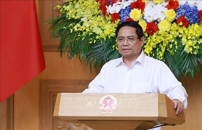 El primer ministro Pham Minh Chinh preside la reunión. (Foto: VNA) pmc-31025-10.jpg