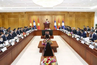 Presidente del Parlamento vietnamita sostiene conversaciones con su homólogo laosiano