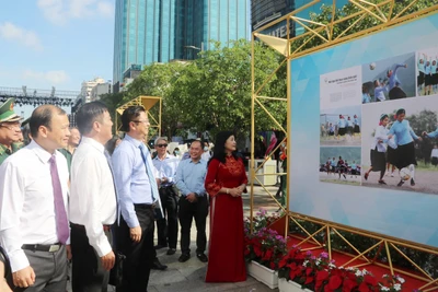 Abren exposición fotográfica en Ciudad Ho Chi Minh por aniversario 46 de la Reunificación Nacional