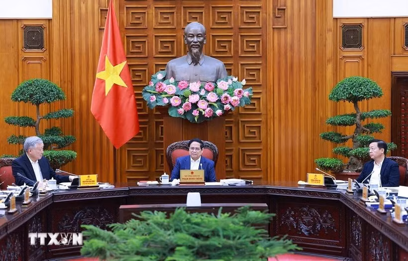 El primer ministro Pham Minh Chinh habla en la reunión. (Fuente: VNA)