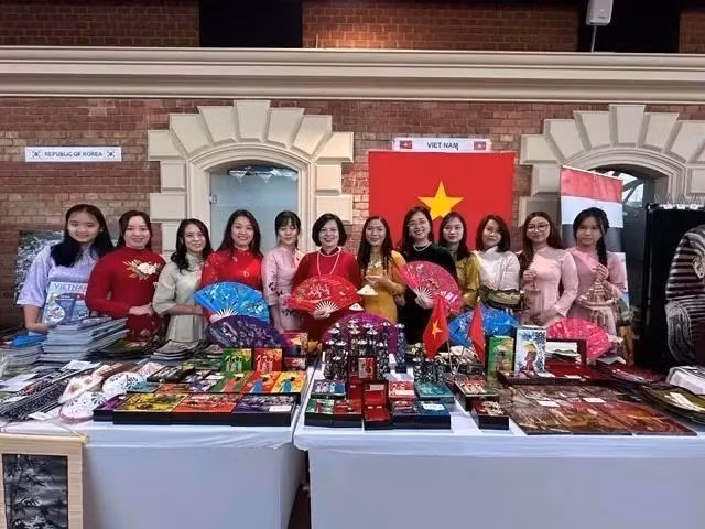 La Embajada de Vietnam en Hungría participó en la 13 Feria Diplomática de Caridad. (Fuente: VNA)