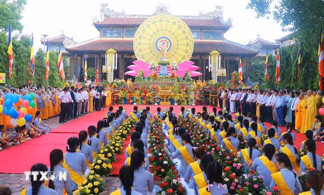 Escena de la celebración del cumpleaños de Buda de 2566 en el Templo ancestral de Tu Dam, ciudad de Hue. (Foto: VNA)