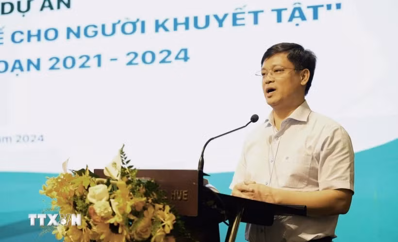 El vicepresidente permanente del Comité Popular de Thua Thien-Hue, Nguyen Thanh Binh, habla en el evento. (Fuente:VNA)