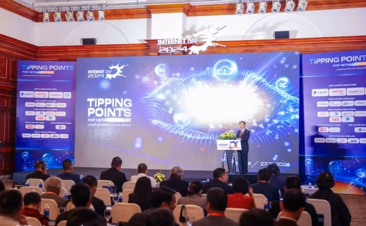 El evento en conmemoración del Día de Internet 2024 tiene el tema "Nuevos avances para Internet en Vietnam" (Fuente: VNA)