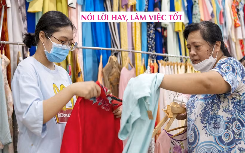 La tienda "Ao dai de cero dong" tiene diversos modelos para que las mujeres elijan (Fuente: phunuvietnam.vn)