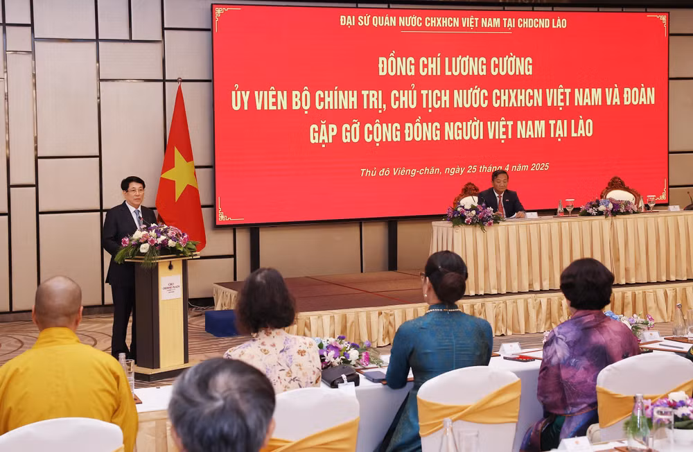 vna-potal-chu-tich-nuoc-luong-cuong-gap-cong-dong-nguoi-viet-nam-tai-lao-7994888-1.jpg