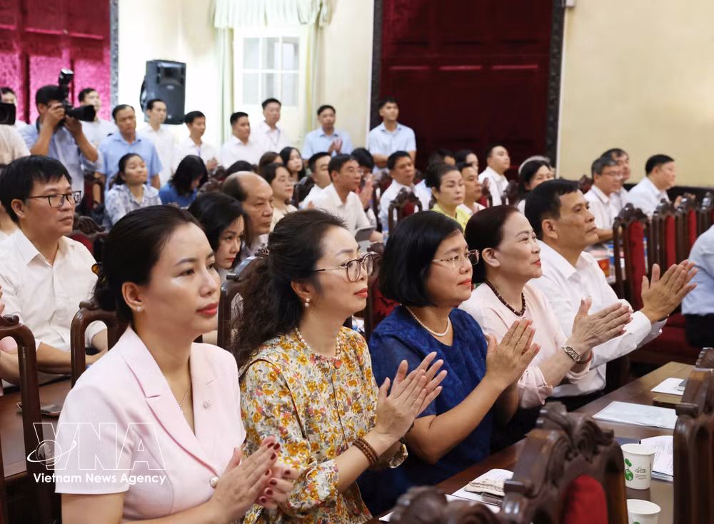 vnanet_potal-tong-bi-thu-chu-tich-nuoc-tiep-xuc-cu-tri-ha-noi-truoc-ky-hop-thu-hai-quoc-hoi-khoa-xvi-9052267.jpg