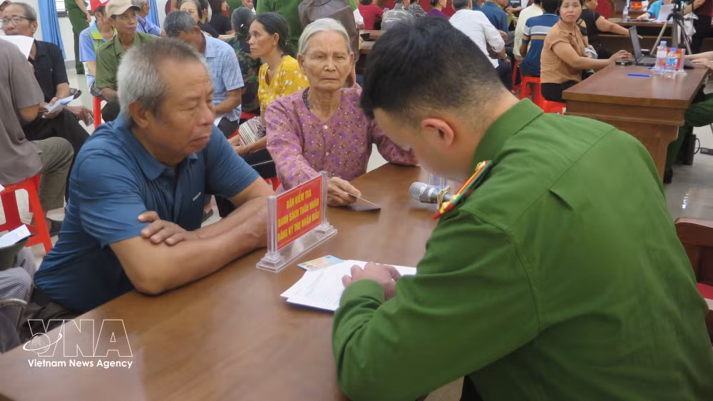 vnanet-potal-lao-cai-thu-nhan-mau-adn-cho-than-nhan-liet-si-chua-xac-dinh-duoc-danh-tinh-8884286.jpg