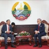 El embajador de Vietnam en Laos, Nguyen Minh Tam y el ministro de Relaciones Exteriores de Laos, Thongsavanh Phomvihane (Fuente: VNA)