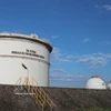 La refinería de Dung Quat opera al 120% de su capacidad, lo que aumenta el suministro al mercado interno. Foto: VNA.