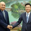 El viceprimer ministro vietnamita Le Thanh Long recibe a Saia Ma’u Piukala, director de la Región del Pacífico Occidental de la OMS (Fuente: VNA)