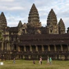 Turistas visitan el templo de Angkor Wat en la provincia de Siem Reap, Camboya. (Foto: AFP/VNA)
