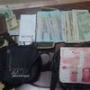 El puesto de control fronterizo del puesto fronterizo internacional de Lao Cai ha detectado e incautado numerosos casos de contrabando de divisas. Fuente: VNA