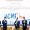 Líderes de la ciudad de Ho Chi Minh, el Departamento de Promoción Comercial y los delegados llevaron a cabo la ceremonia para anunciar la versión piloto de la HCMCInvest. Foto: nhandan.vn
