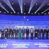 Los delegados posan para una foto conmemorativa tras la ceremonia de anuncio de la cooperación y el intercambio de cartas de propuesta. Foto: VNA