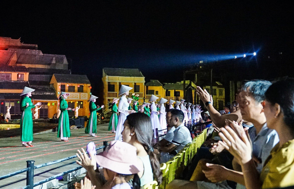 “Recuerdos de Hoi An” deja muchas impresiones en los turistas que llegan a Hoi An. (Fuente: VNA)