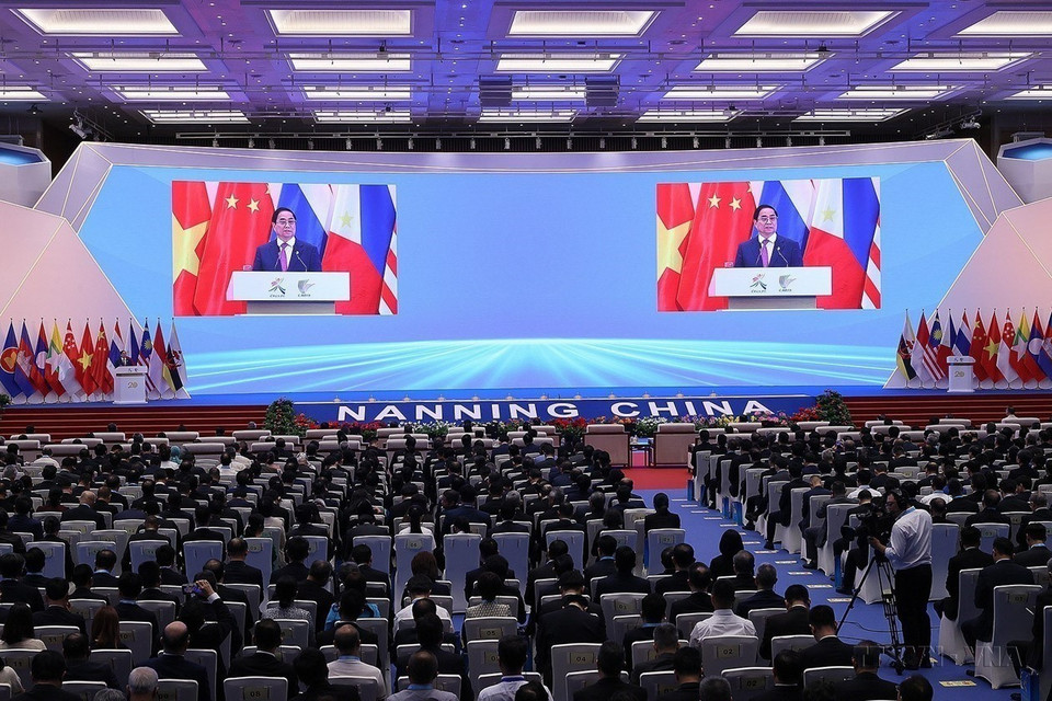 El primer ministro Pham Minh Chinh intervino en la ceremonia inaugural de la Exposición China-ASEAN (CAEXPO) y la XX Cumbre de Negocios e Inversión China-ASEAN (CABIS) en Nanning, el 17 de septiembre de 2023. (Fuente: VNA)