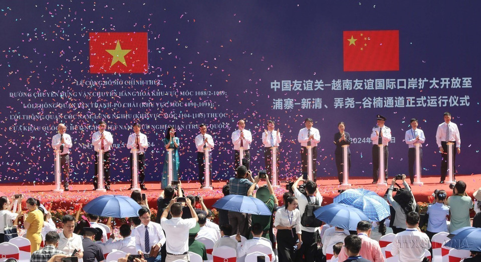 Abrieron oficialmente el 27 de mayo de 2024 el despacho aduanero y las carreteras especializadas pertenecientes al par de puertas fronterizas Tan Thanh (de Vietnam)- Po Chai (China). (Fuente: VNA)