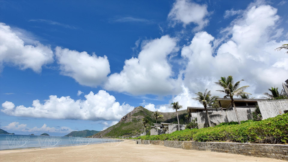 Las villas con vistas al mar tienen un estilo cercano a la naturaleza en el resort de lujo Six Senses Con Dao. (Fuente: VNA)