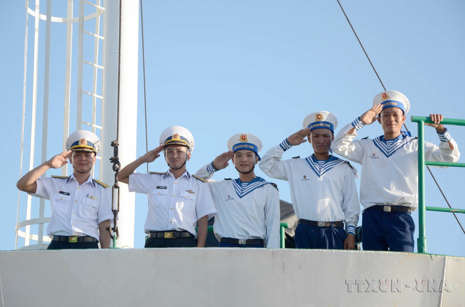 La Armada Popular de Vietnam es la fuerza clave en la salvaguardia de la soberanía del mar, las islas y la plataforma continental sagrada de la Patria, manteniendo un entorno de paz y estabilidad en el país y la región. (Foto: VNA).