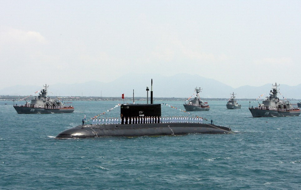 La Armada vietnamita tiene cinco componentes de fuerza de combate: buques de superficie; submarino; fuerzas aéreas navales; artillería-misiles costeros; infantería naval- fuerzas especiales de la Armada y fuerzas para la logística, la ingeniería, la investigación científica y técnica. (Foto: VNA).
