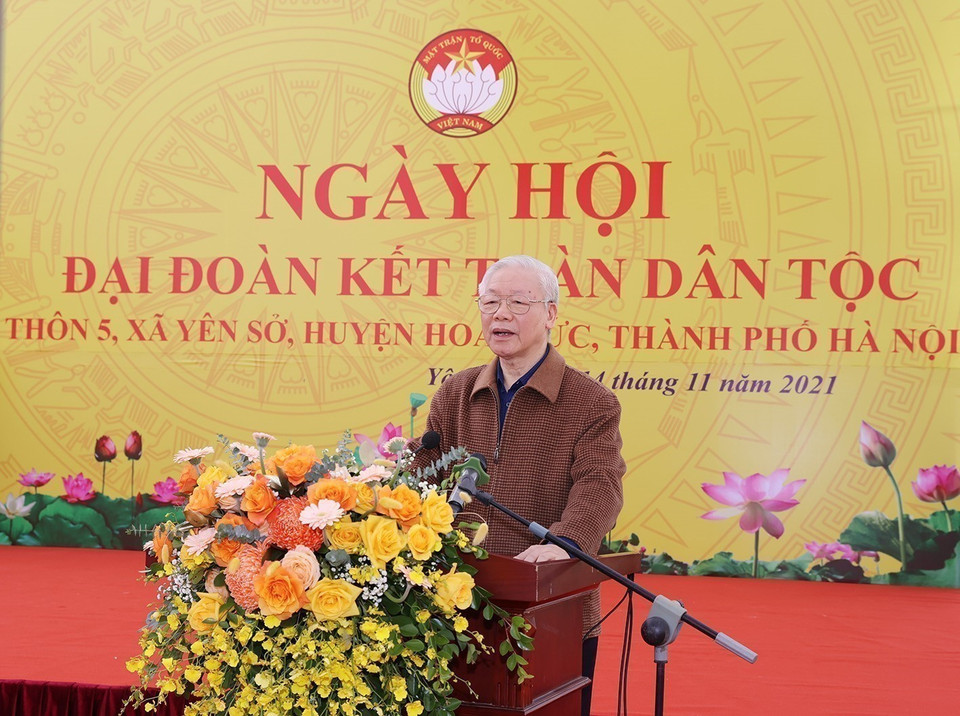 El secretario general del PCV, Nguyen Phu Trong, interviene en la fiesta de gran unidad nacional en la comuna de Yen So, distrito de Hoai Duc, Hanoi, el 14 de noviembre de 2021. (Foto: VNA)
