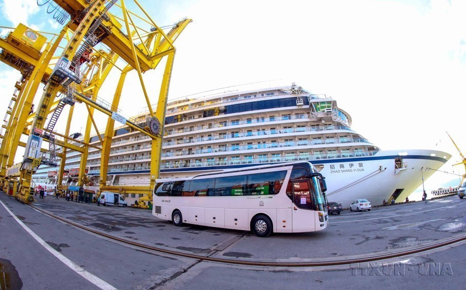En diciembre de 2023, el crucero Zhao Shang Yi Dun, de China, trajo a más de 700 turistas al puerto de Tien Sa, en la ciudad Da Nang. (Foto: VNA)