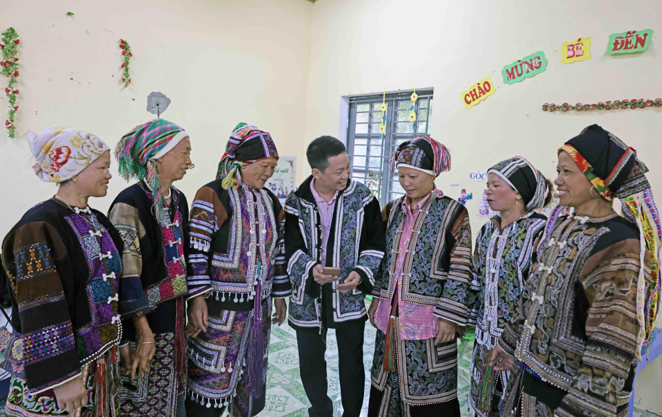 Traje del pueblo Lo Lo en la comuna de Xin Cai, Meo Vac. (Foto: VNA)