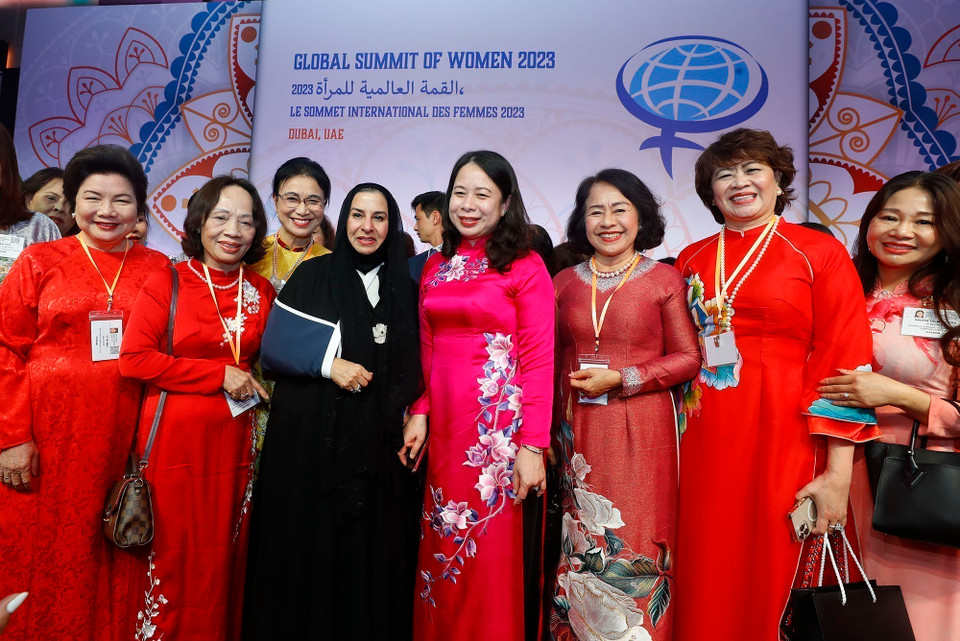 La vicepresidenta de Vietnam, Vo Thi Anh Xuan, intervino en la inauguración de la Cumbre Mundial de Mujeres 2023, con el tema “Mujeres: Creando un nuevo entorno para el cambio” en Dubái, Emiratos Árabes Unidos (EAU), el 4 de mayo de 2023. (Fuente: VNA)