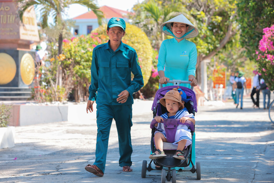 Cada vez más personas desean quedarse para vivir y contribuir a las islas de Truong Sa. (Foto: VNA)