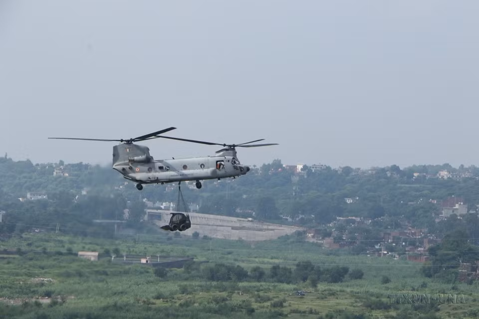 Ensayo aéreo en el ejercicio bilateral Vietnam- la India sobre mantenimiento de la paz de la ONU en 2022 (India, 18 de agosto de 2022). (Fuente: VNA)