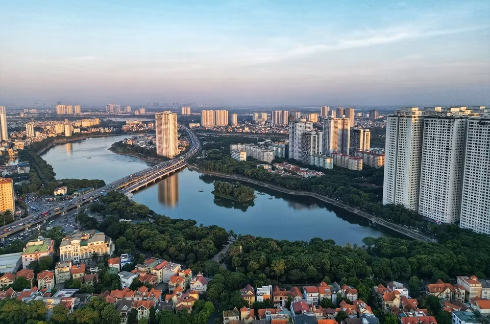Con una superficie lacustre de 74 hectáreas, el lago Linh Dam crea un paisaje muy poético y encantador. (Foto: VNA)