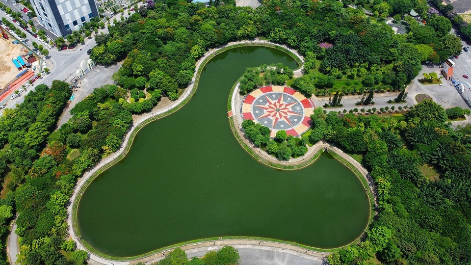 El parque Cau Giay impresiona a los visitantes por su aire fresco, entorno tranquilo y espacio verde. (Foto: VNA)