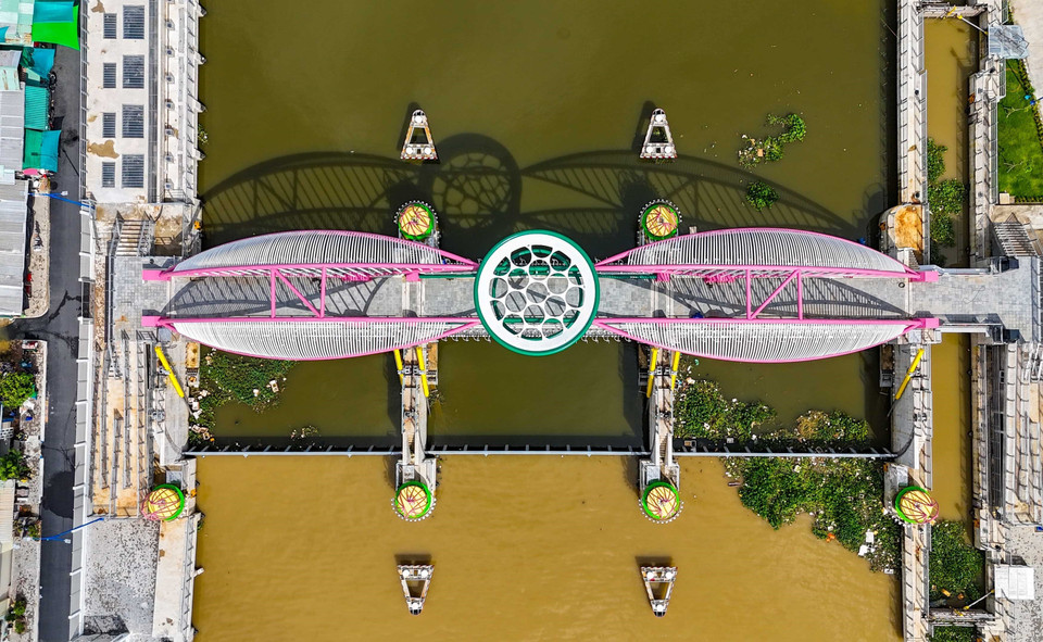 La esclusa de Cai Khe en el canal Khai Luong, en el distrito de Ninh Kieu, comenzó a operar en 2024 después de dos años de construcción. (Foto: VNA)