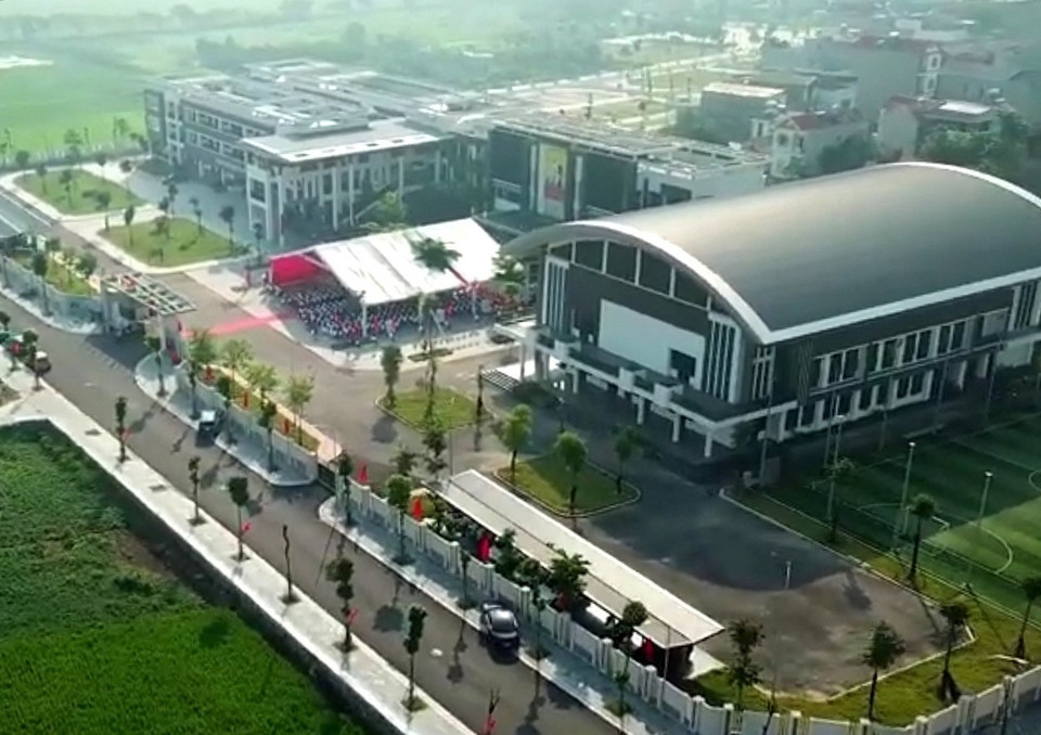 La escuela secundaria Duong Vuong (comuna de Viet Hung, distrito de Dong Anh) fue puesta en funcionamiento en mayo de 2024, justo antes del inicio del nuevo año escolar. (Fuente: VNA)