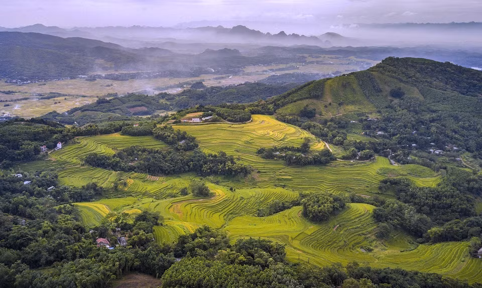 Los campos en terrazas de la región montañosa (Hoa Binh) son también bellos como los de las localidades que ya son muy famosas por ese tipo de paisaje Lao Cai, Yen Bai.. (Fuente: VNA)
