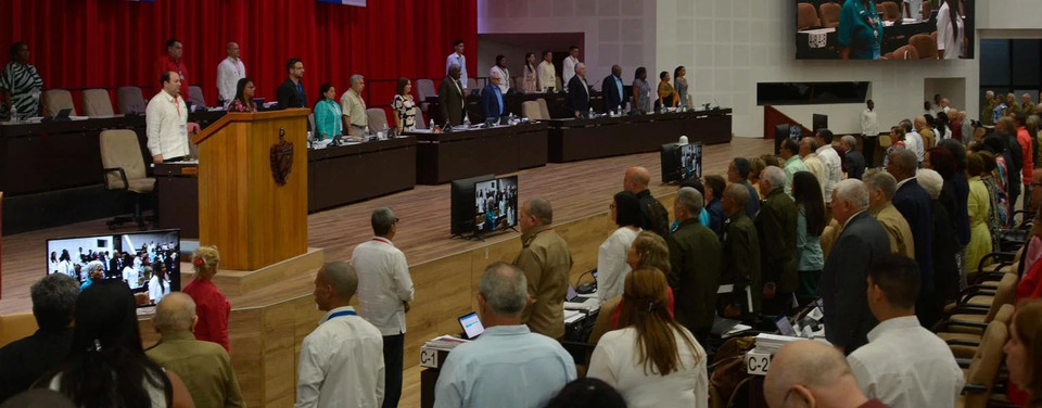 La Asamblea Nacional del Poder Popular de Cuba guardó un minuto de silencio en memoria de Nguyen Phu Trong. (Fuente: Embajada de Cuba en Vietnam)