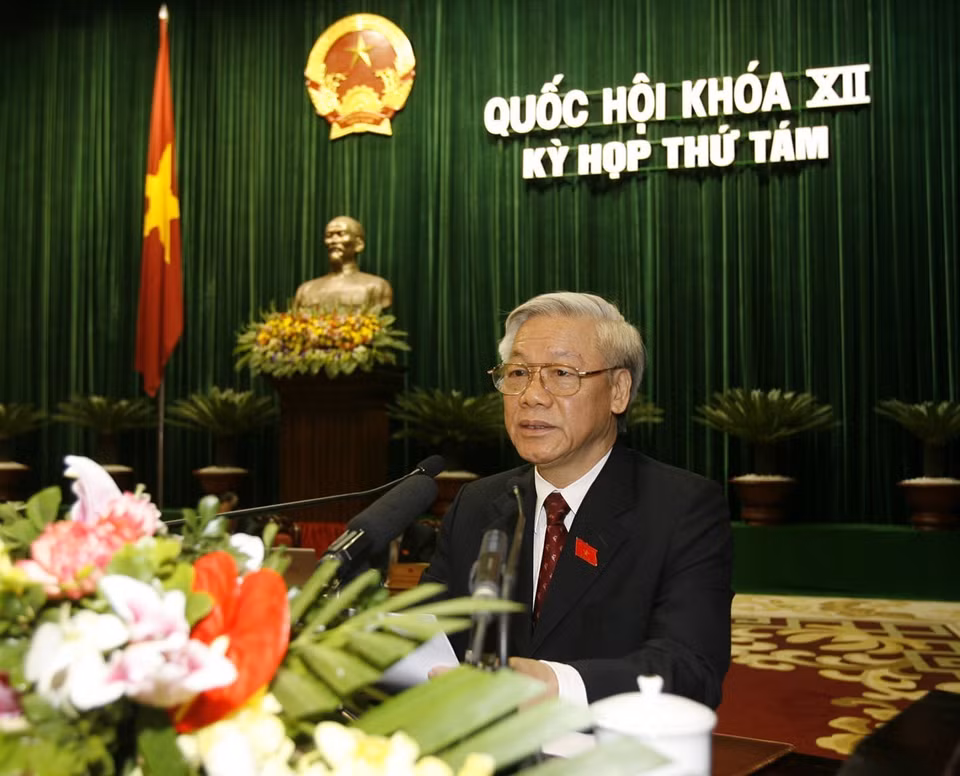 El presidente de la Asamblea Nacional Nguyen Phu Trong pronunció el discurso de clausura del octavo período de sesiones de la Asamblea Nacional de la XII legislatura (Hanoi, 26 de noviembre de 2010). Foto: VNA